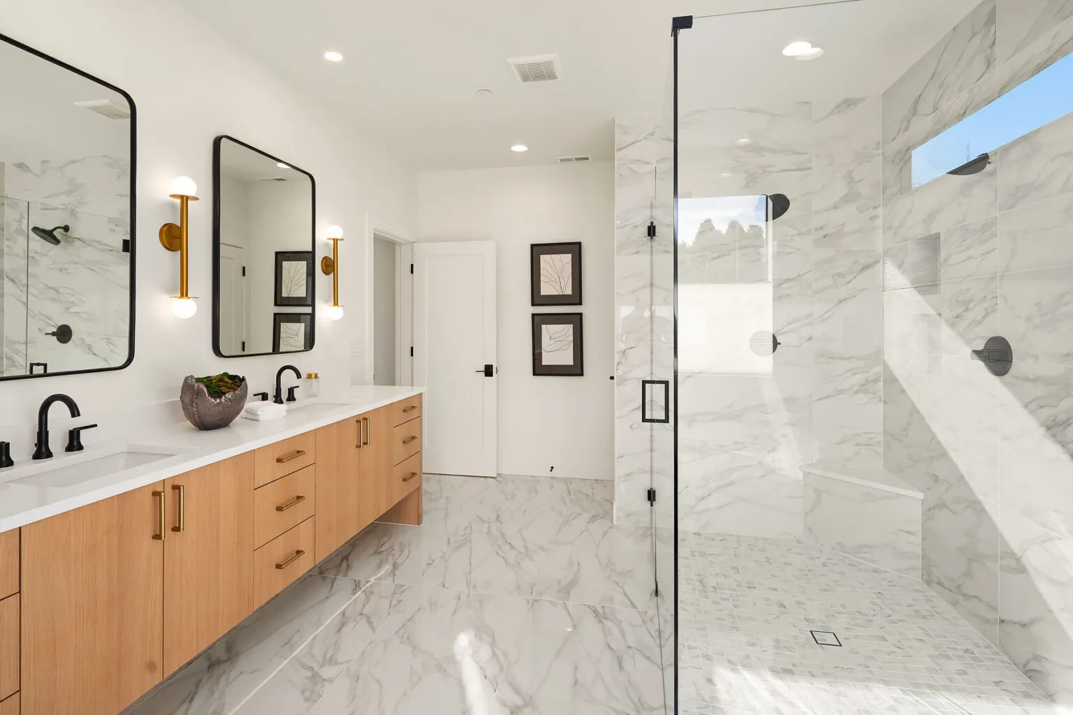 Azori presents a transitional home at 13216 NE 129th Pl, Kirkland, WA, 98034