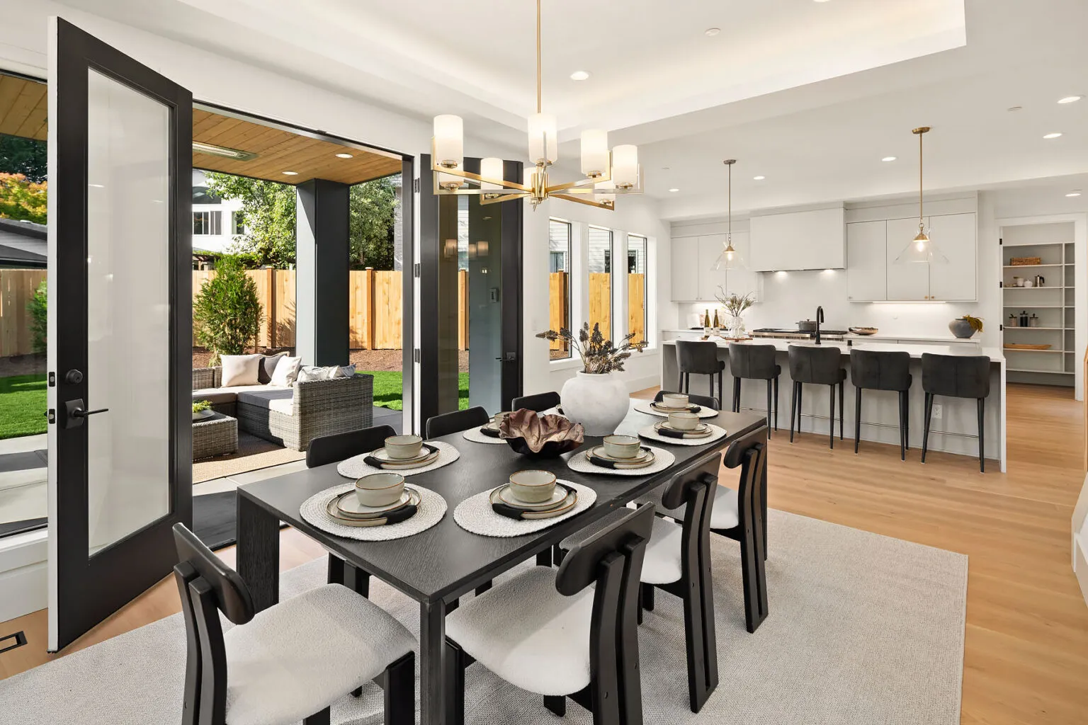 Azori presents a transitional home at 13216 NE 129th Pl, Kirkland, WA, 98034